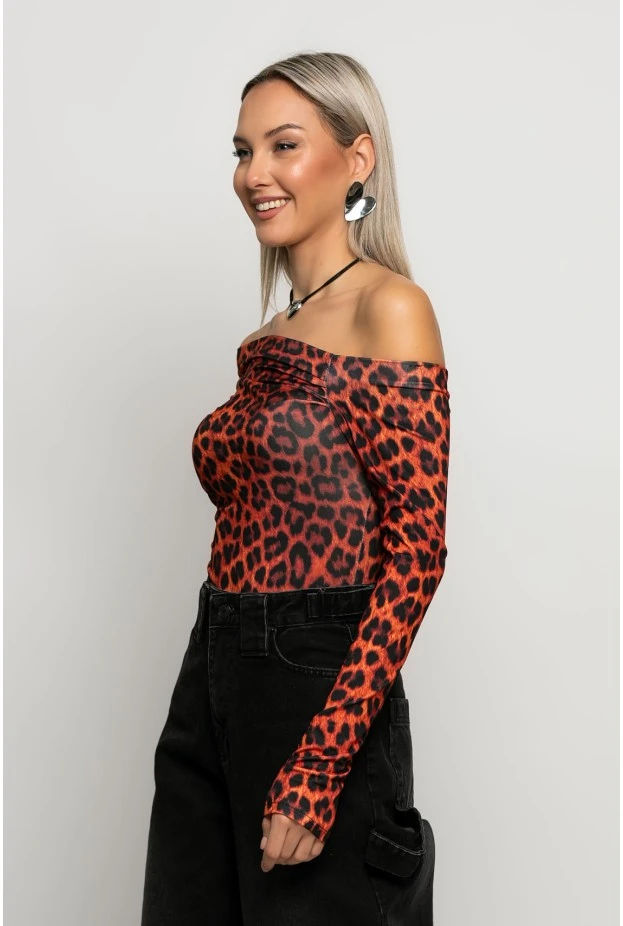 Μπλούζα με λοξή λαιμόκοψη και σούρες leopard print πορτοκαλί
