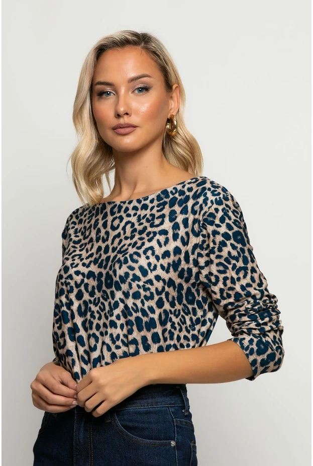 Μπλούζα με boat neck leopard print μπλε
