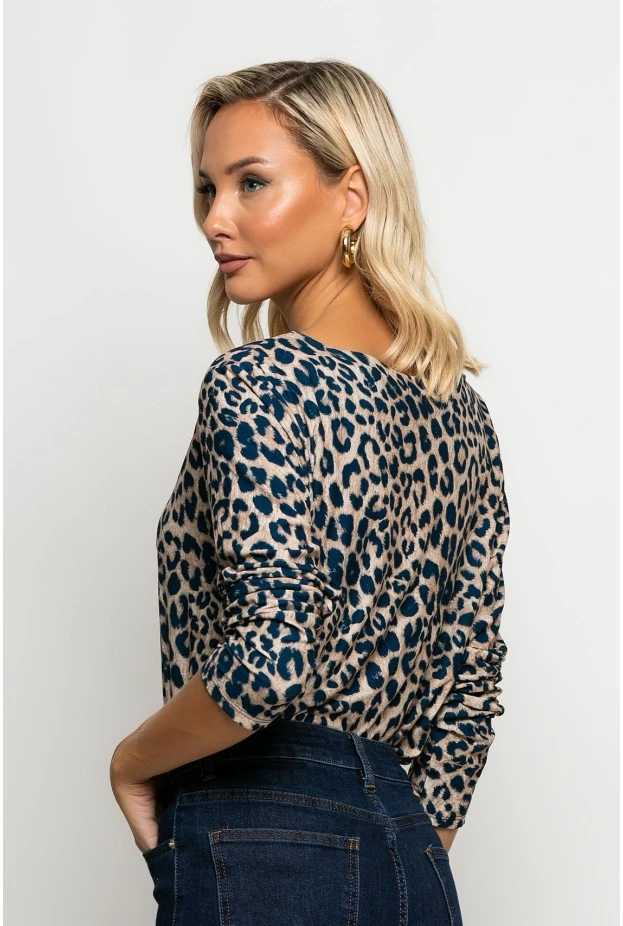 Μπλούζα με boat neck leopard print μπλε