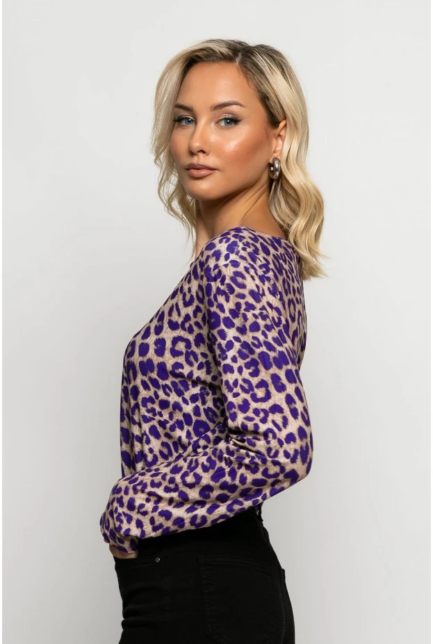 Μπλούζα με boat neck leopard print μωβ