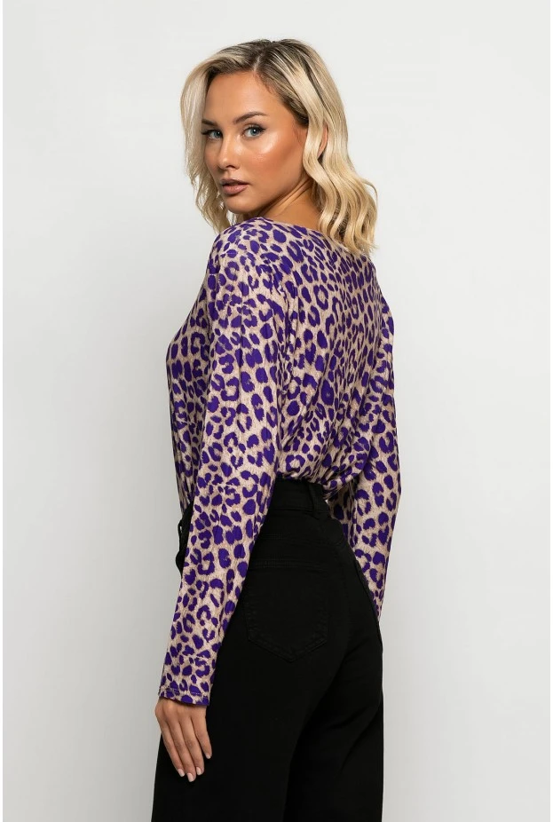 Μπλούζα με boat neck leopard print μωβ