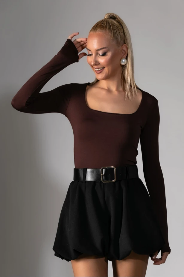 Μπλούζα με τετράγωνη λαιμόκοψη και thumb holes καφέ