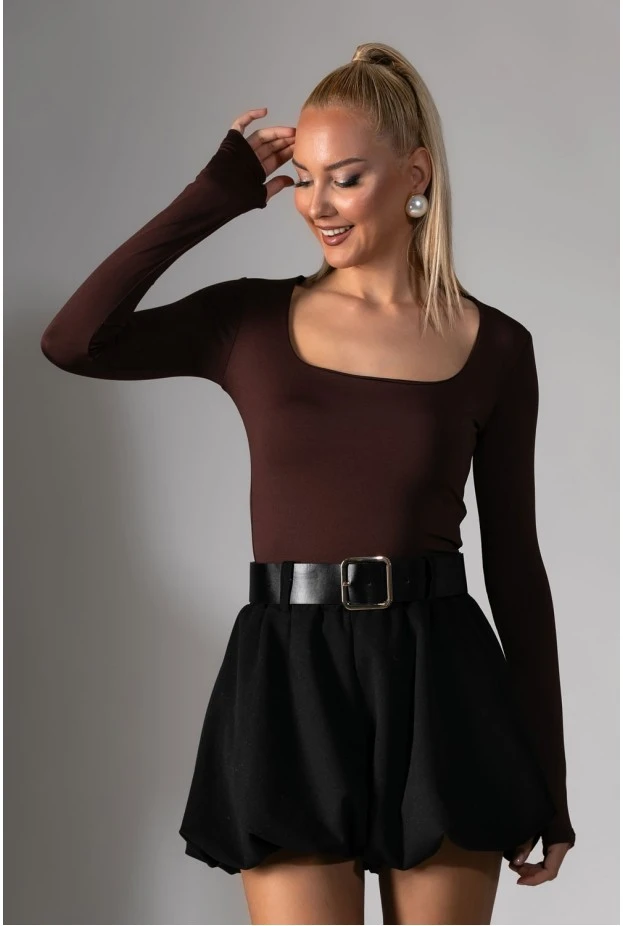 Μπλούζα με τετράγωνη λαιμόκοψη και thumb holes καφέ
