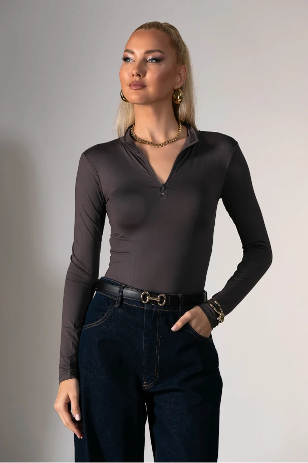 Kορμάκι με φερμουάρ στο ντεκολτέ καφέ