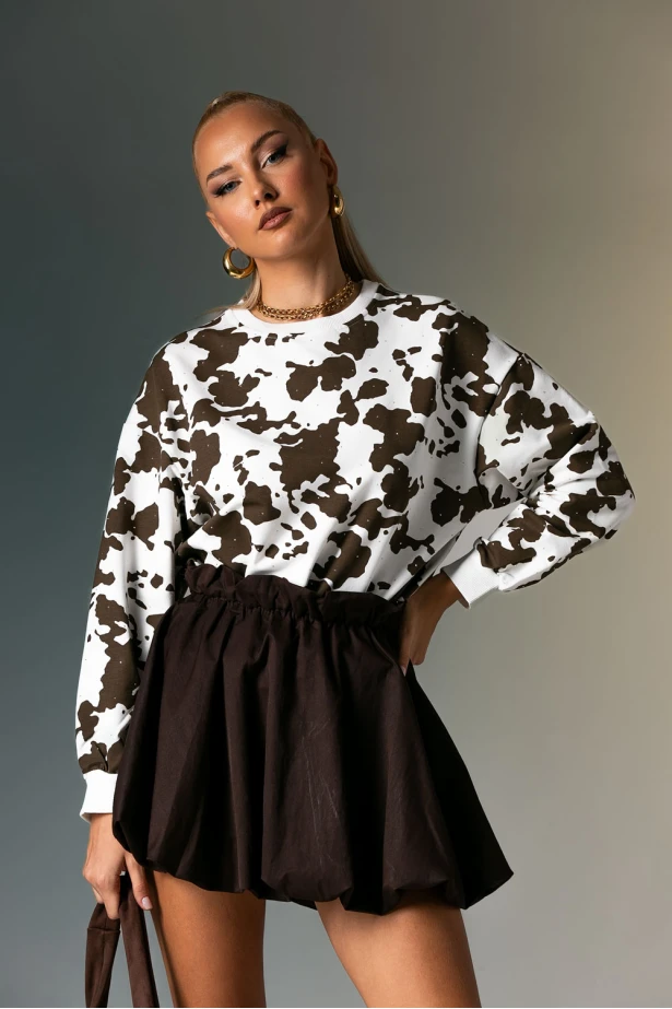 Μπλούζα cow print με στρας λευκό-καφέ Μπλούζα cow print με στρας λευκό-καφέ