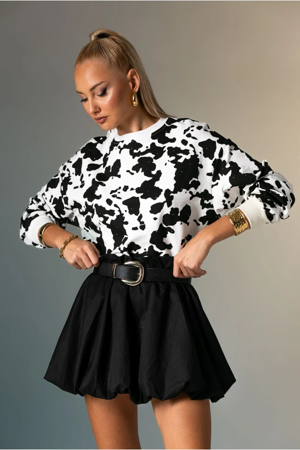 Μπλούζα cow print με στρας λευκό-μαύρο Μπλούζα cow print με στρας λευκό-μαύρο