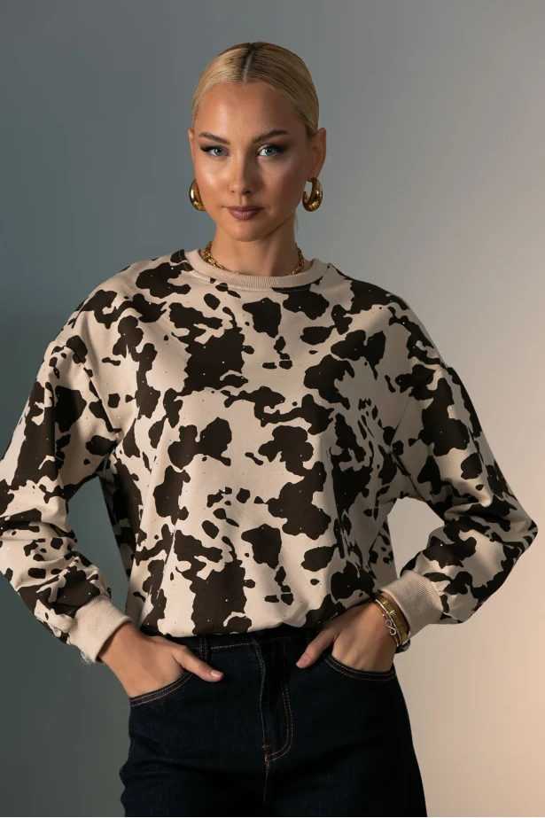 Μπλούζα cow print με στρας μπεζ-καφέ Μπλούζα cow print με στρας μπεζ-καφέ