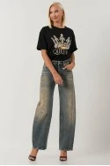 T-shirt με στάμπα queen στρας και πέρλες μαύρο