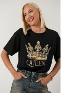 T-shirt με στάμπα queen στρας και πέρλες μαύρο