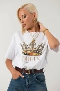 T-shirt με στάμπα queen στρας και πέρλες λευκό