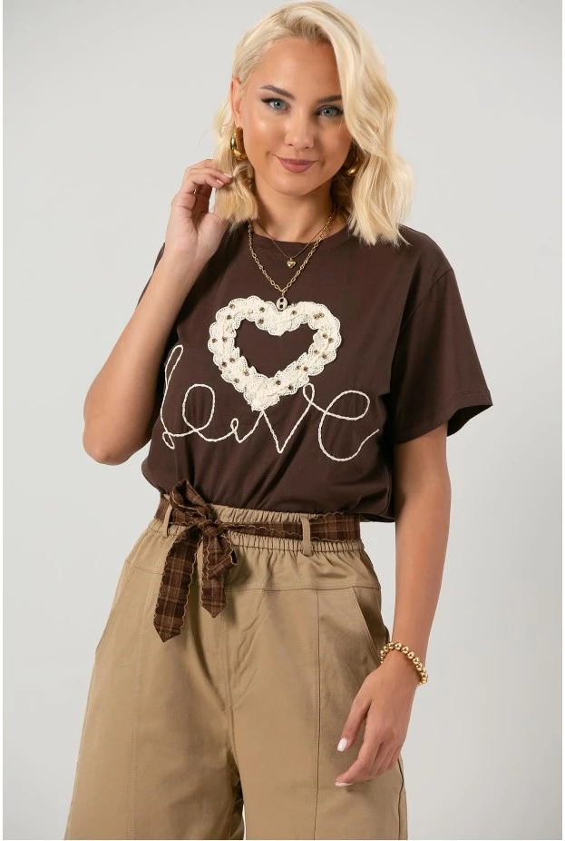 T-shirt με κέντημα καρδιά καφέ