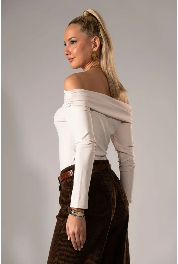 Μπλούζα off shoulder μπεζ ανοιχτό