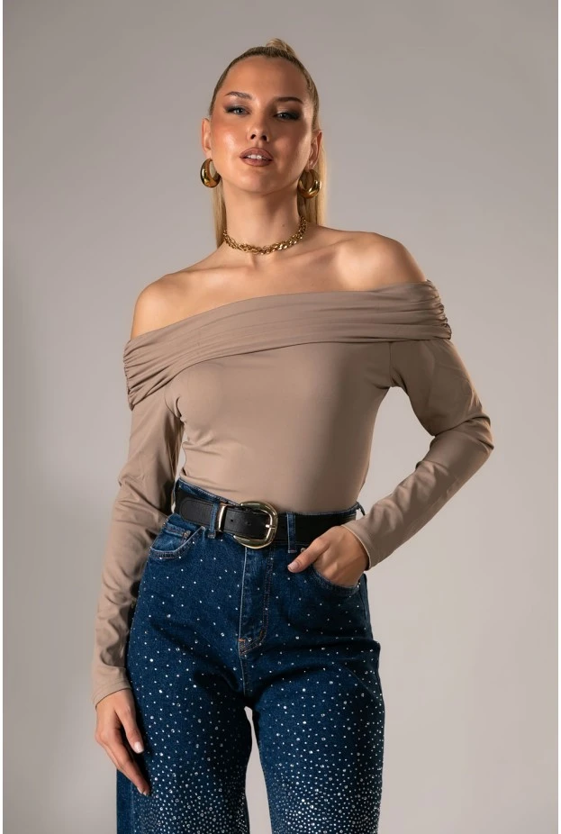 Μπλούζα off shoulder μπεζ σκούρο