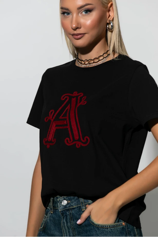 T-shirt με patch A μαύρο-μπορντό