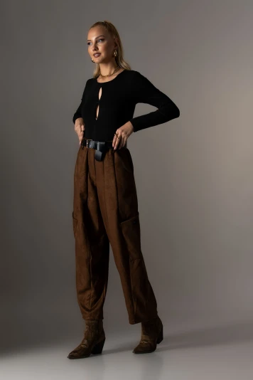Σουέντ baggy παντελόνι με ζώνη ταμπά
