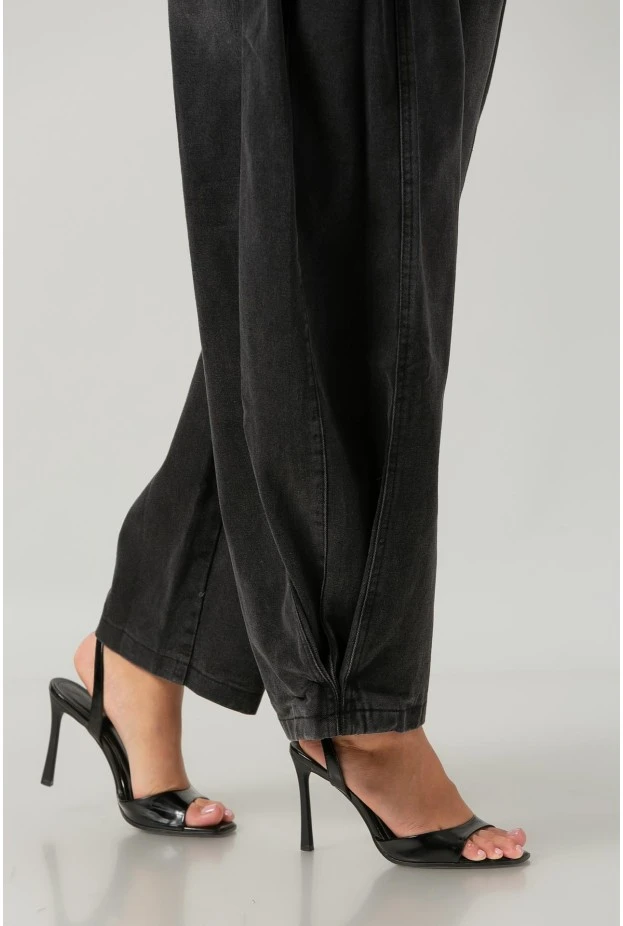 Jean balloon fit με πιέτα στο πλάι μαύρο