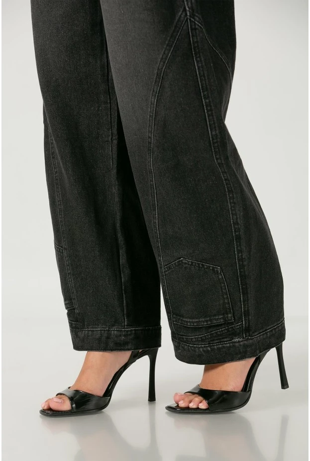 Jean balloon fit με διακοσμητικές τσέπες μαύρο