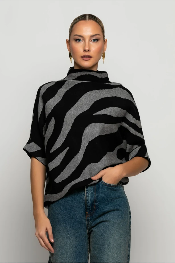 Πλεκτή μπλούζα με τρουακάρ μανίκια zebra γκρι