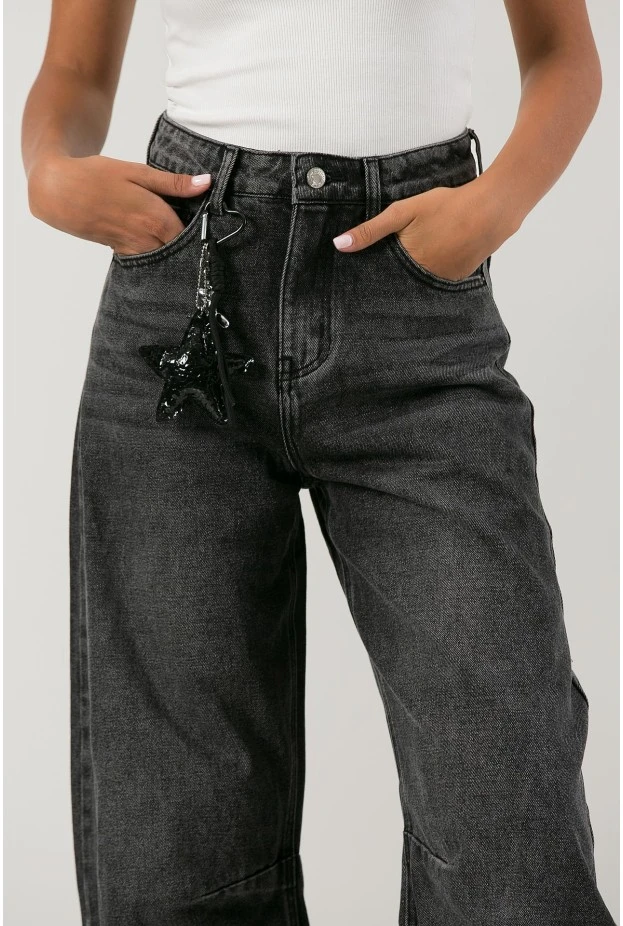 Jean balloon fit με ξέφτια και charms ανθρακί