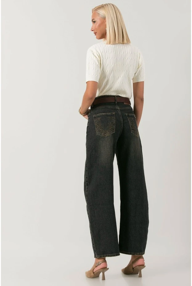 Jean balloon fit με κεντητά σχέδια στις τσέπες πίσω μπλε σκούρο