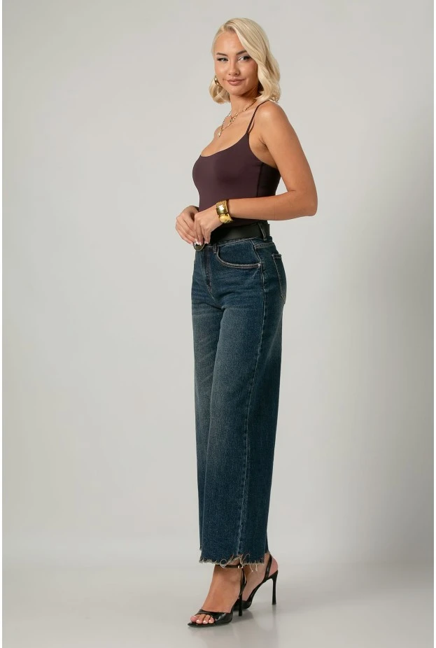 Jean wide leg με κεντητά γράμματα στο τελείωμα και ξέφτια μπλε σκούρο