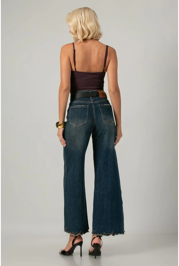 Jean wide leg με κεντητά γράμματα στο τελείωμα και ξέφτια μπλε σκούρο