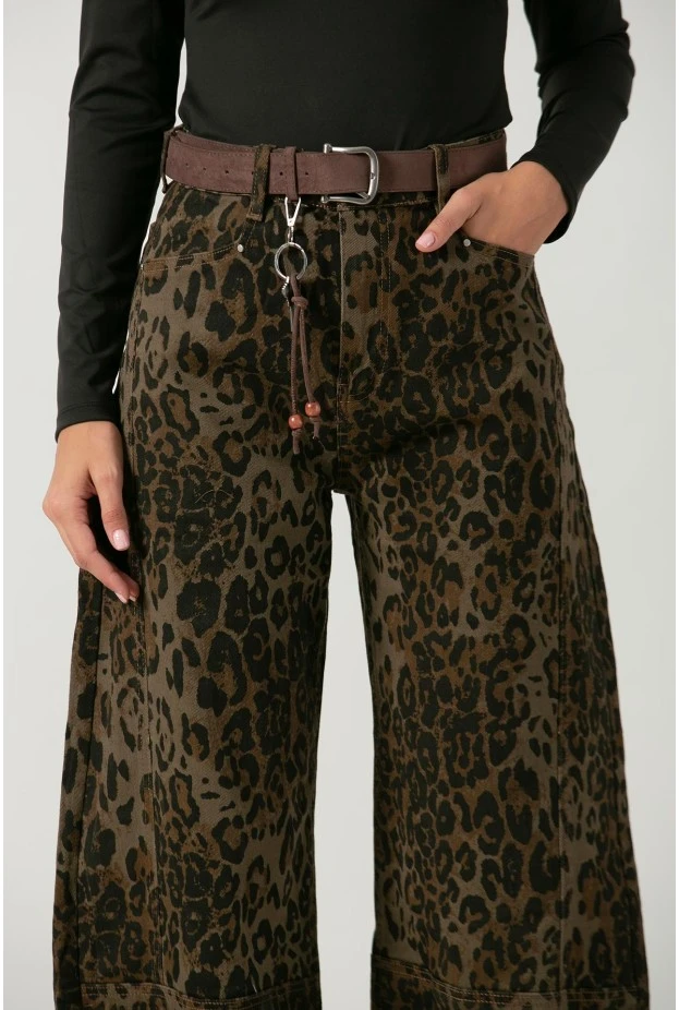 Jean balloon fit λεοπάρ με ζώνη χακί