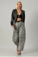 Jean balloon fit με κεντητά λουλούδια γκρι