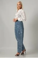 Jean balloon fit με κεντητά λουλούδια μπλε