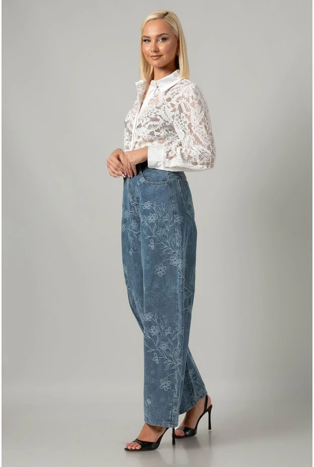 Jean balloon fit με κεντητά λουλούδια μπλε
