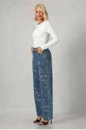 Jean straight leg με κεντητά λουλούδια μπλε