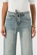 Jean straight leg με στρας και ζωνάκι μπλε ανοιχτό