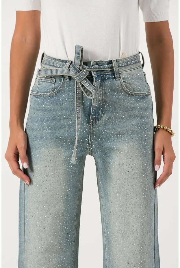 Jean straight leg με στρας και ζωνάκι μπλε ανοιχτό