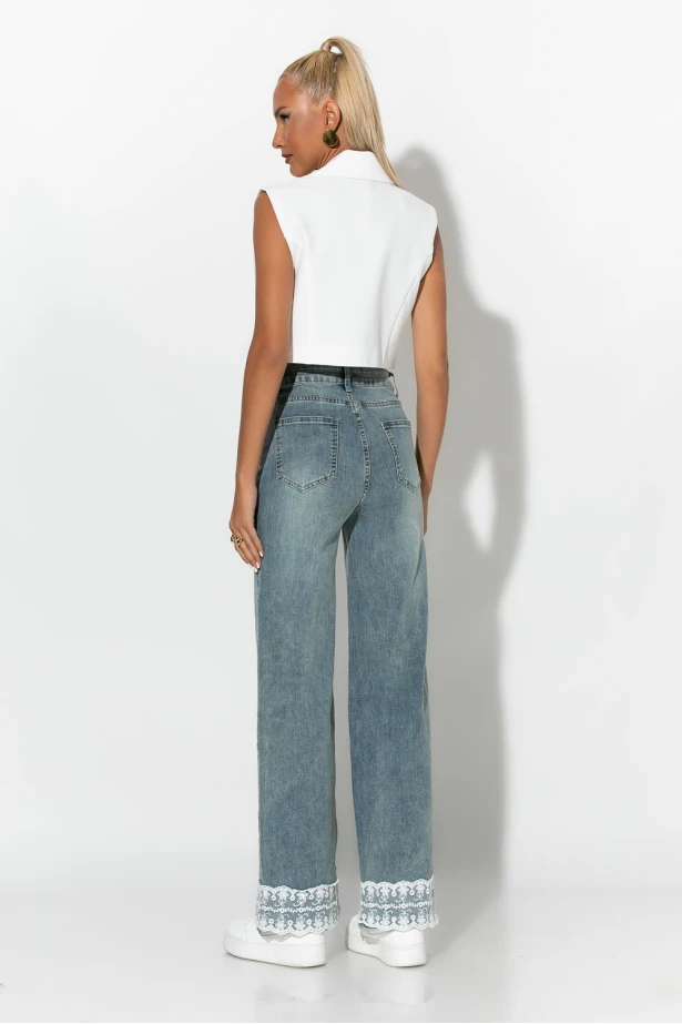 Jean wide leg με λεπτομέρεια δαντέλα μπλε ανοιχτό Jean wide leg με λεπτομέρεια δαντέλα μπλε ανοιχτό