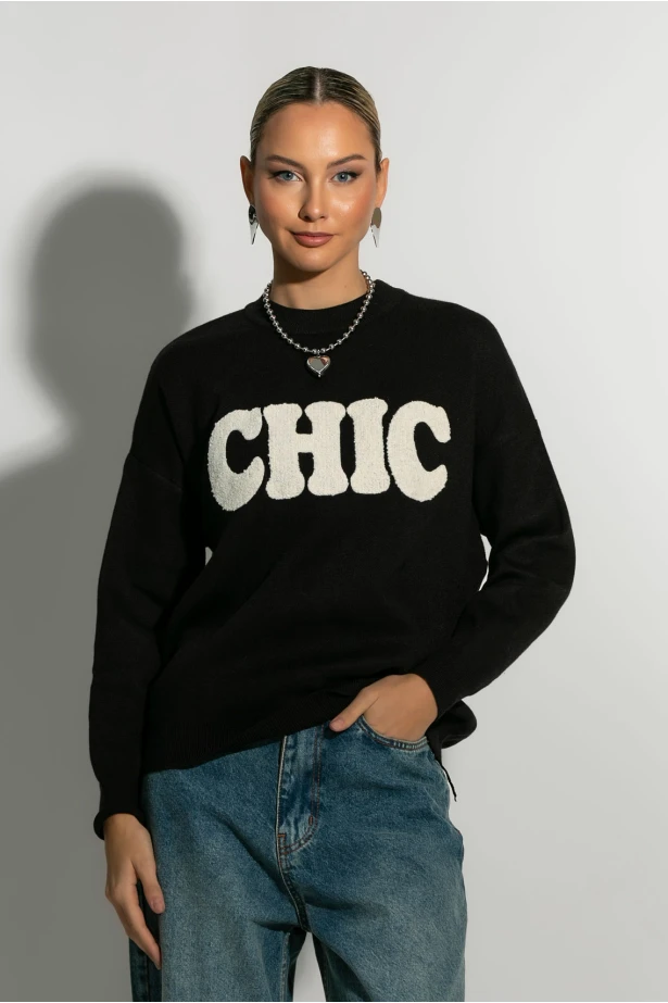 Πλεκτή μπλούζα με pach chic μαύρο Πλεκτή μπλούζα με pach chic μαύρο