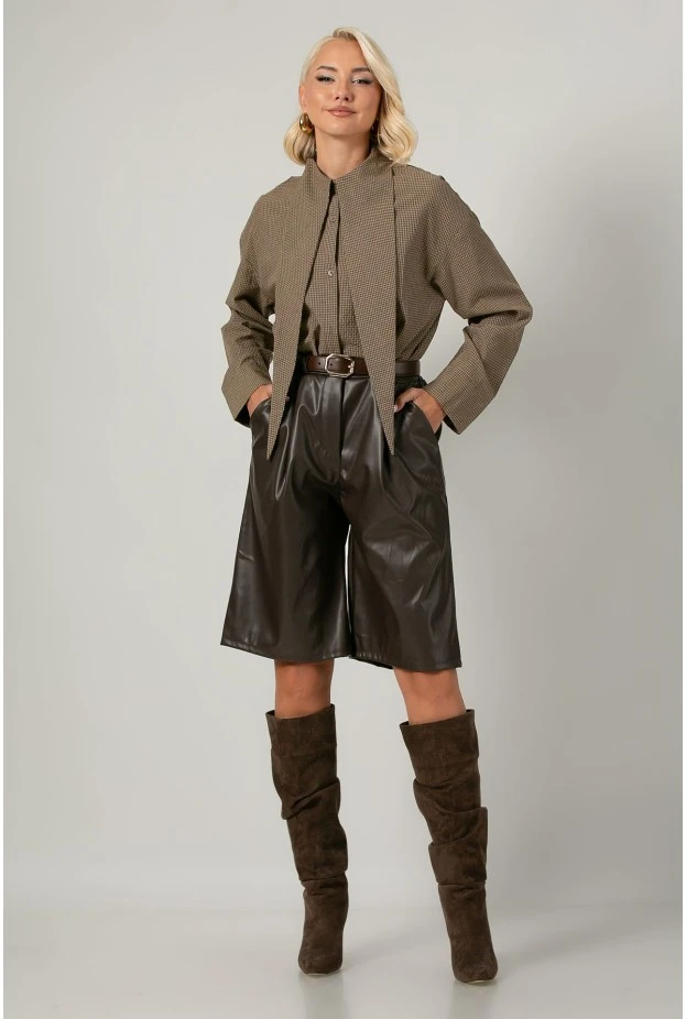 Βερμούδα leather με πιέτες καφέ