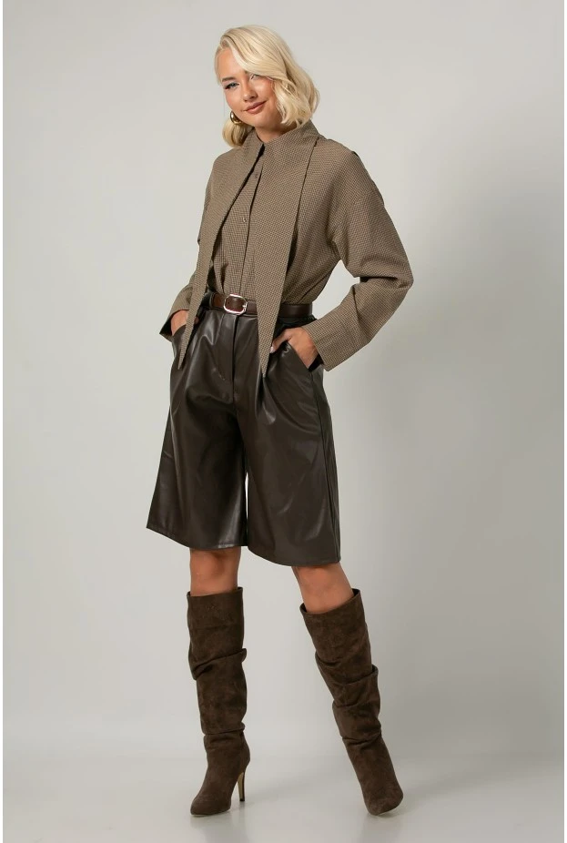 Βερμούδα leather με πιέτες καφέ