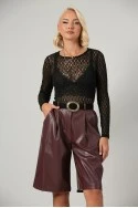 Βερμούδα leather με πιέτες μπορντό
