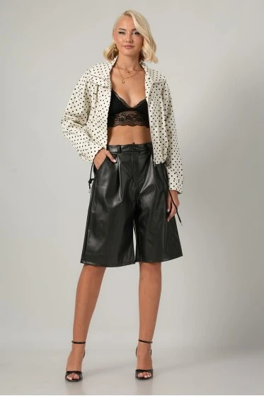 Βερμούδα leather με πιέτες καφέ