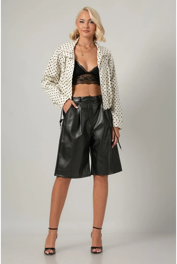 Βερμούδα leather με πιέτες μαύρο
