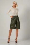 Βερμούδα leather με πιέτες λαδί