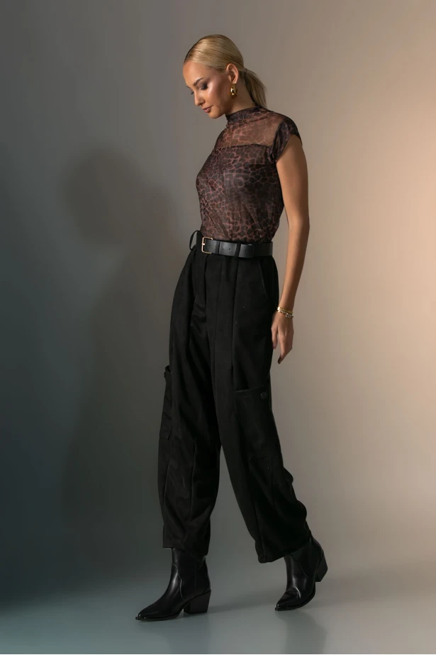 Σουέντ baggy παντελόνι με ζώνη μαύρο Σουέντ baggy παντελόνι με ζώνη μαύρο