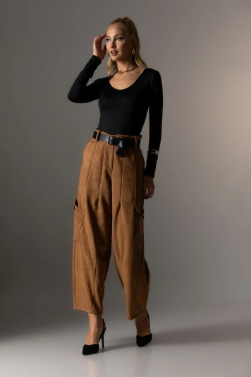 Σουέντ baggy παντελόνι με ζώνη ταμπά