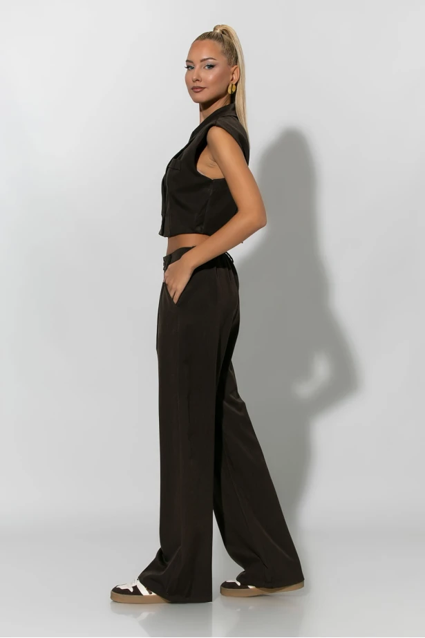 Σετ loose παντελόνα και cropped γιλέκο καφέ Σετ loose παντελόνα και cropped γιλέκο καφέ