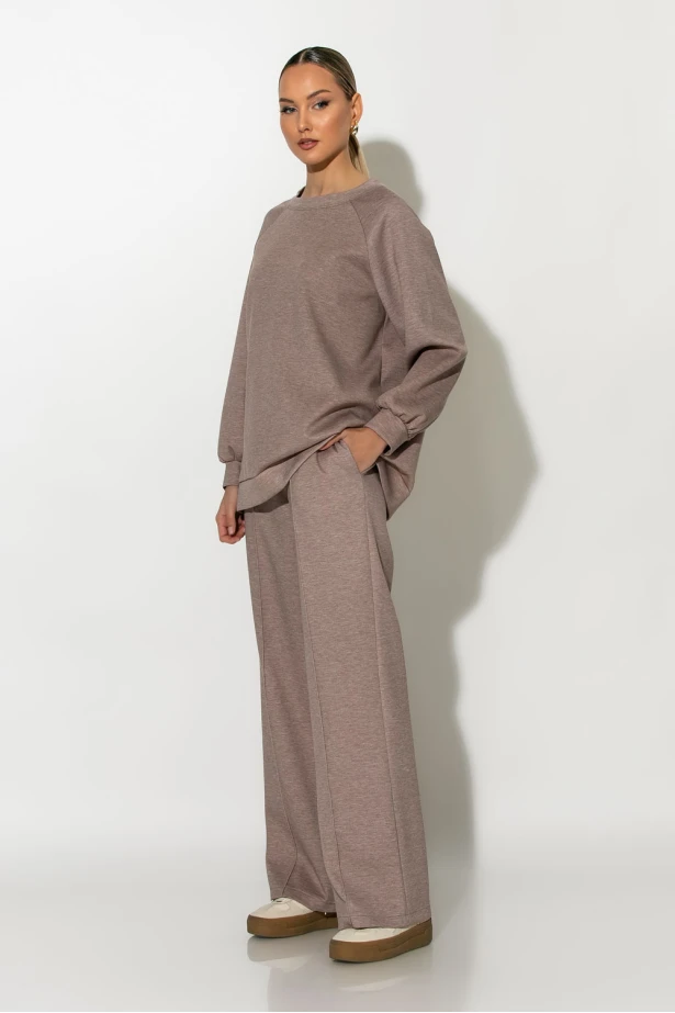 Σετ παντελόνα και oversized μπλούζα με δέσιμο στην πλάτη πούρο Σετ παντελόνα και oversized μπλούζα με δέσιμο στην πλάτη πούρο