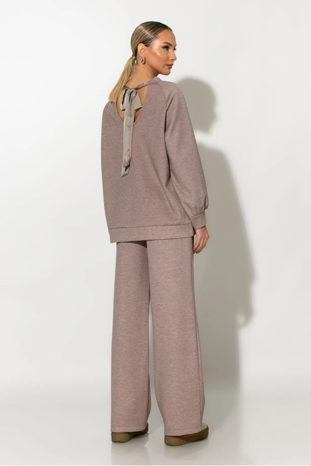 Σετ παντελόνα και oversized μπλούζα με δέσιμο στην πλάτη πούρο Σετ παντελόνα και oversized μπλούζα με δέσιμο στην πλάτη πούρο
