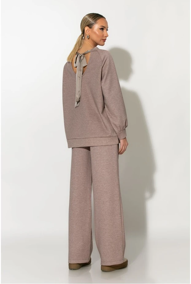 Σετ παντελόνα και oversized μπλούζα με δέσιμο στην πλάτη πούρο