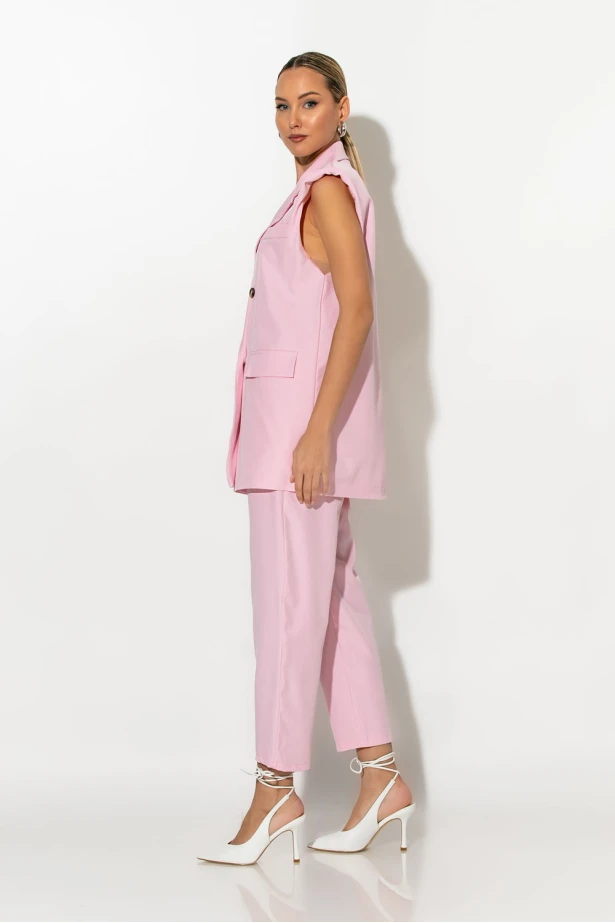 Σετ παντελόνι και oversized αμάνικο blazer με βάτες baby pink Σετ παντελόνι και oversized αμάνικο blazer με βάτες baby pink