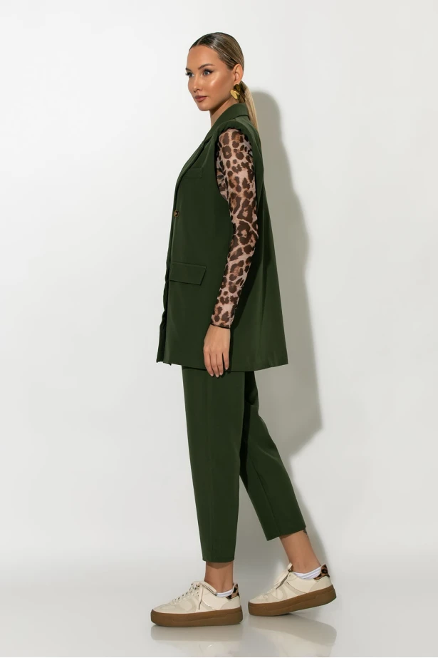 Σετ παντελόνι και oversized αμάνικο blazer με βάτες χακί Σετ παντελόνι και oversized αμάνικο blazer με βάτες χακί