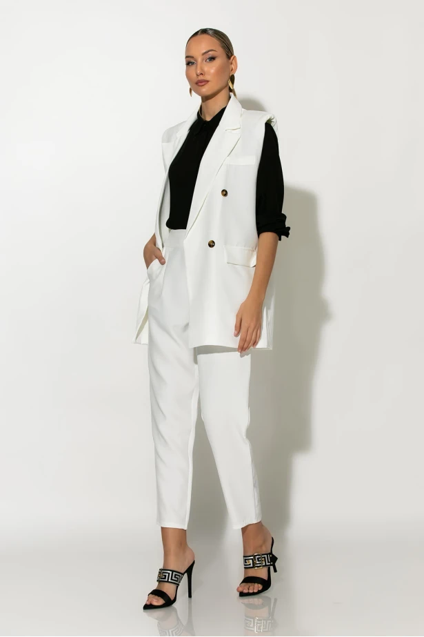 Σετ παντελόνι και oversized αμάνικο blazer με βάτες λευκό Σετ παντελόνι και oversized αμάνικο blazer με βάτες λευκό